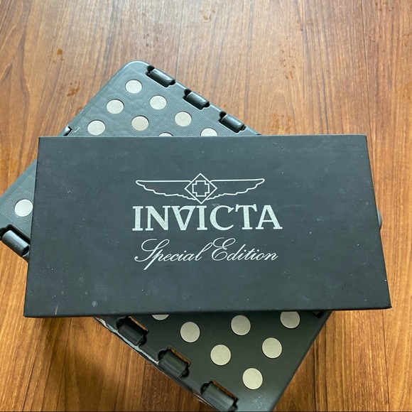 Invicta watch with interchangeable bands - Picture 2 of 2